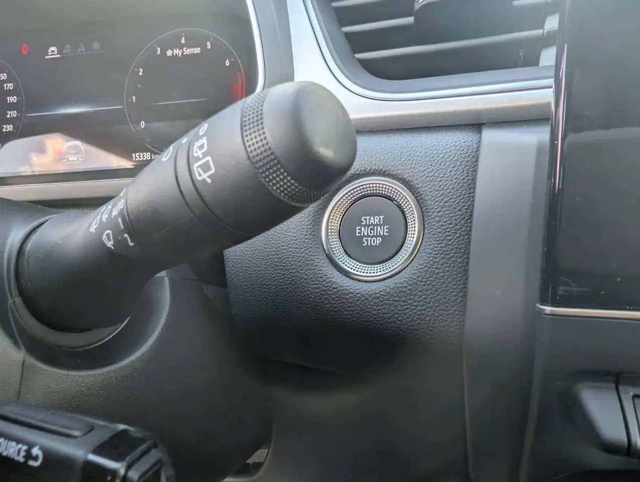 Renault Captur Techno — معرض صور السيارة 22