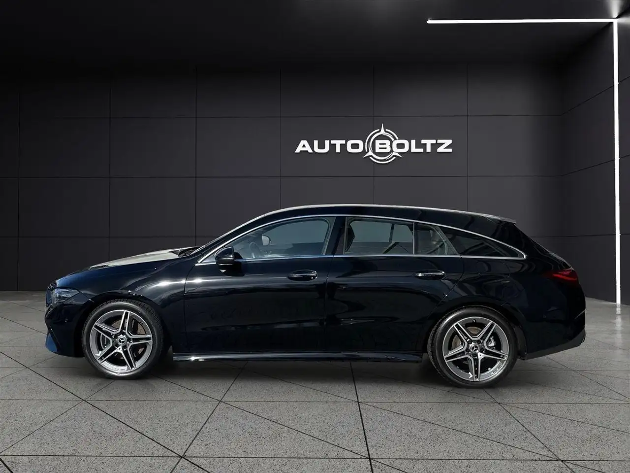 Mercedes-Benz CLA 200 AMG Distronic — Vehicle gallery 3