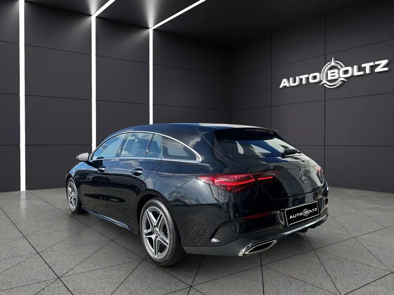 Mercedes-Benz CLA 200 AMG Distronic — Vehicle gallery 4