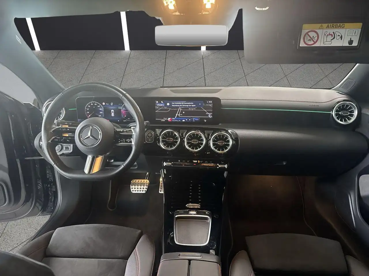 Mercedes-Benz CLA 200 AMG Distronic — Vehicle gallery 10