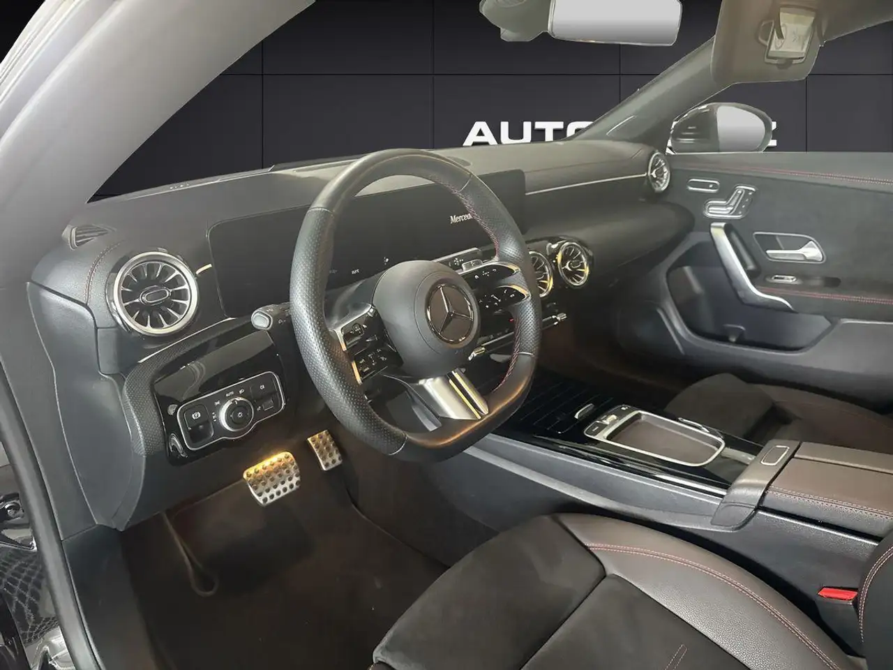 Mercedes-Benz CLA 200 AMG Distronic — Vehicle gallery 9