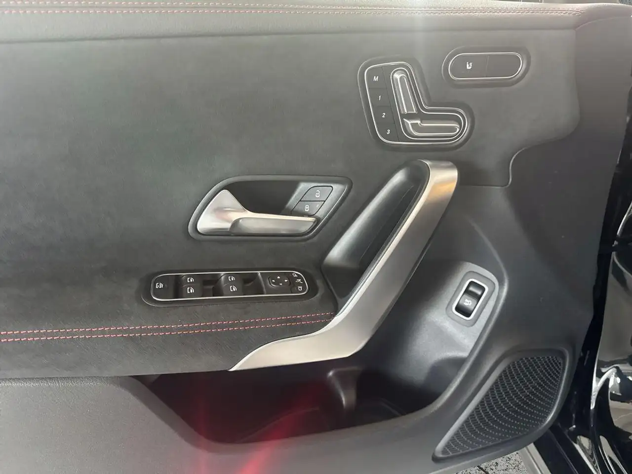 Mercedes-Benz CLA 200 AMG Distronic — Vehicle gallery 11