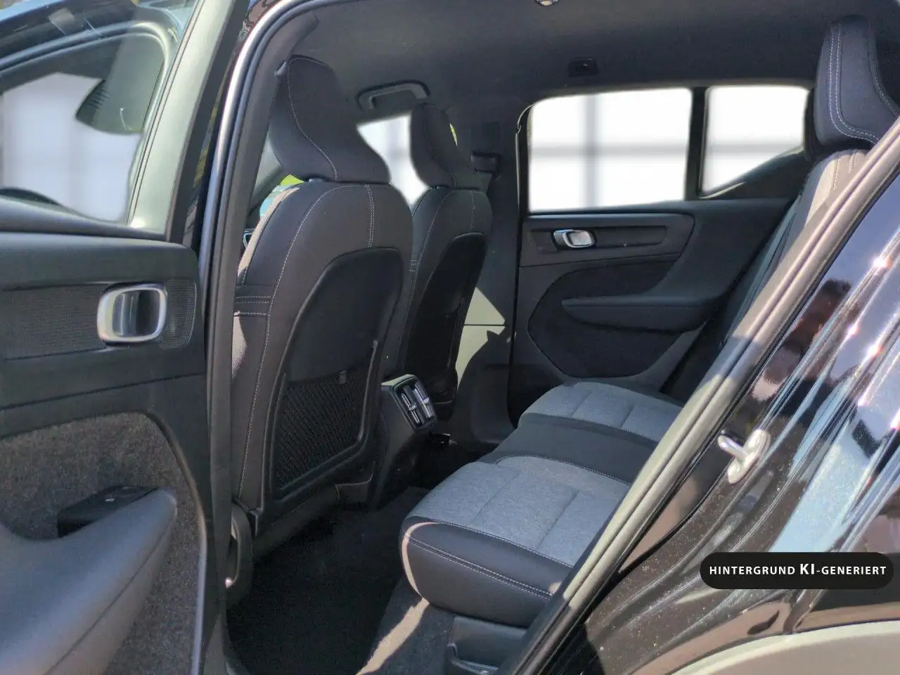 Volvo XC40 B3 (Benzin) Core 2WD Automatik Bluetooth Navi — Vehicle gallery 13
