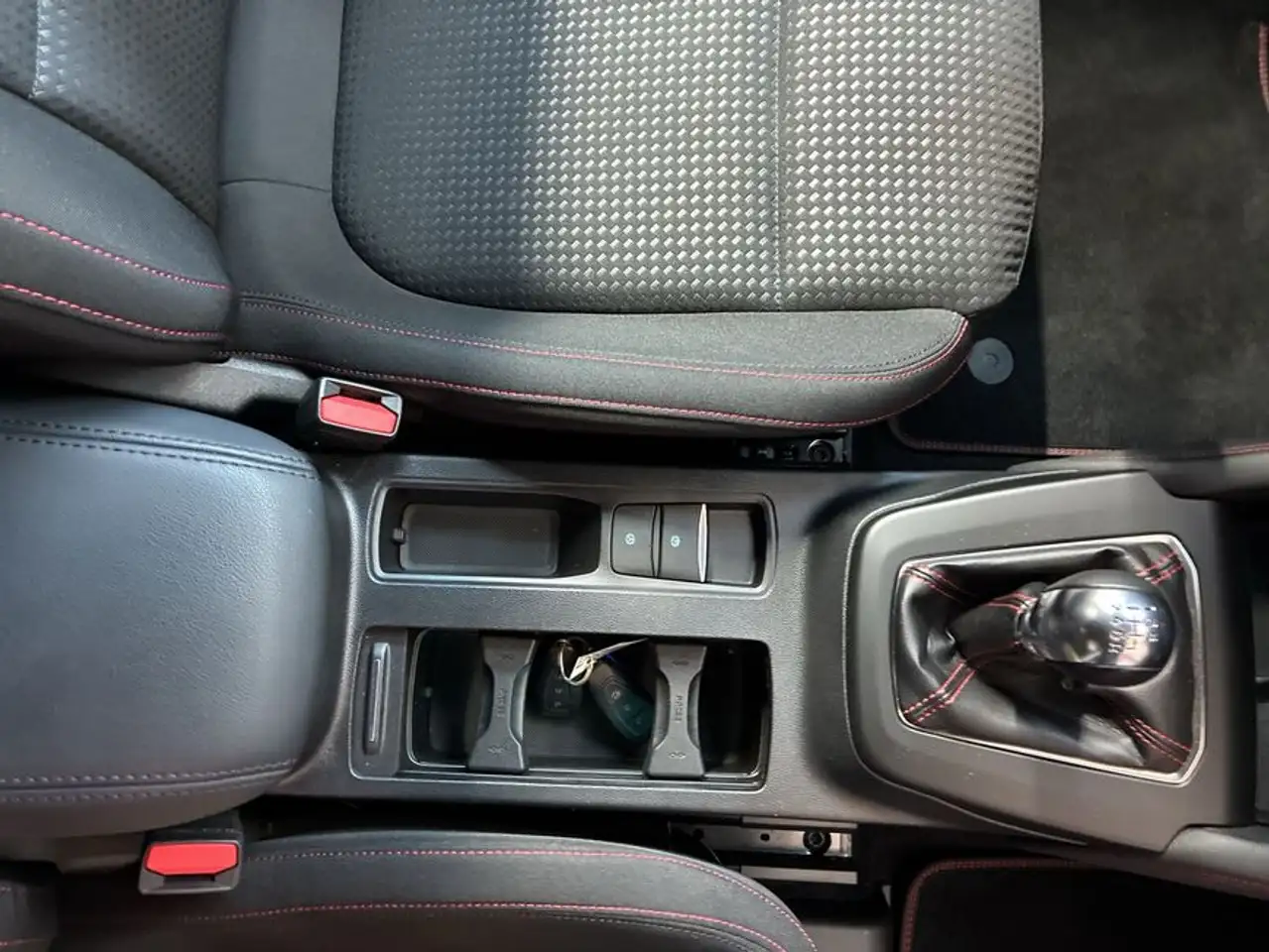 Ford Focus Turnier 1.0 EcoBoost Hybrid ST-LINE X — Galerie du véhicule 16