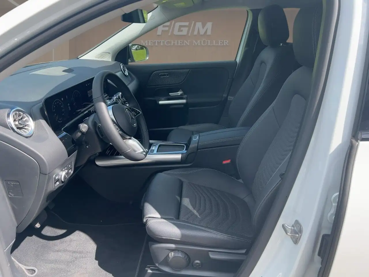 Mercedes-Benz GLA 180 GLA 180 PROGRESSIVE+LED+AHK+NIGHT+KEYGO+TOTWINKE — Vehicle gallery 6