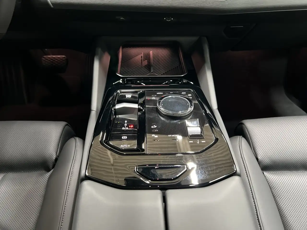 BMW 530 e Panorama|Head-Up|DA&PAProf.|H/K — Galerie du véhicule 13