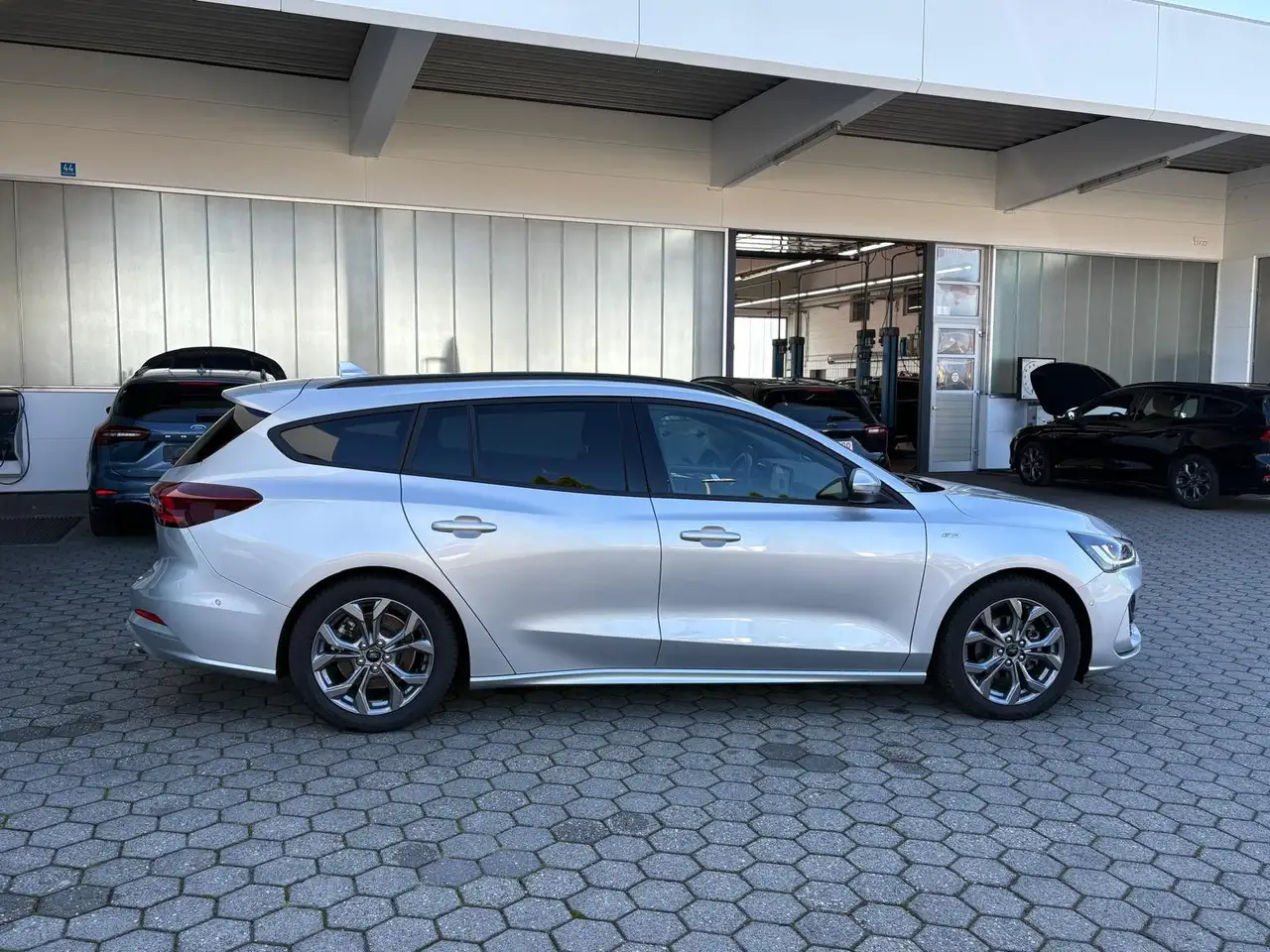 Ford Focus Turnier ST-Line X 1.0 ABSTANDST. AHK LHZ — Galerie du véhicule 8