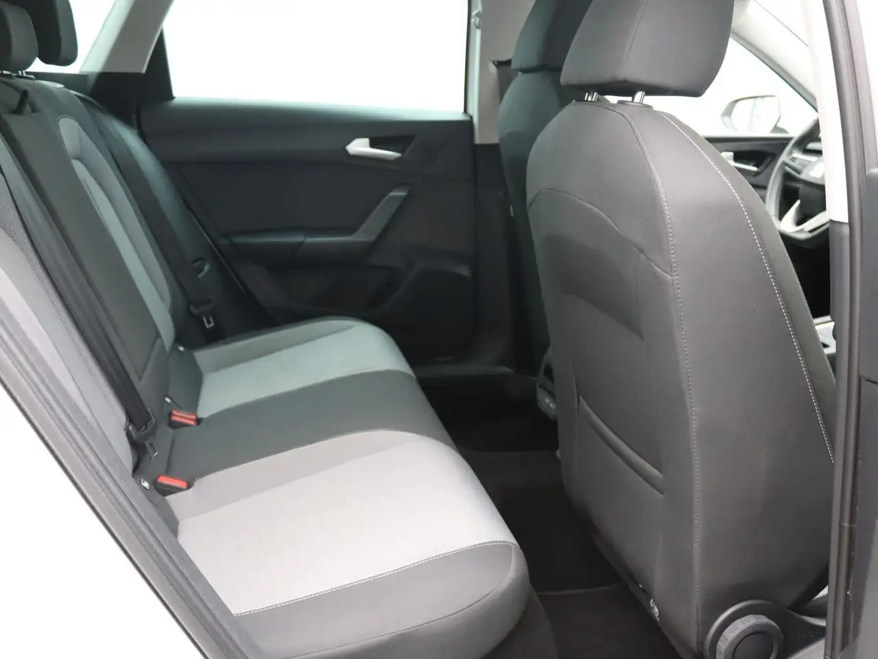 SEAT Leon ST Style 1.5 TSI / CarPlay, LED, RFK, SHZ — Galerie du véhicule 16
