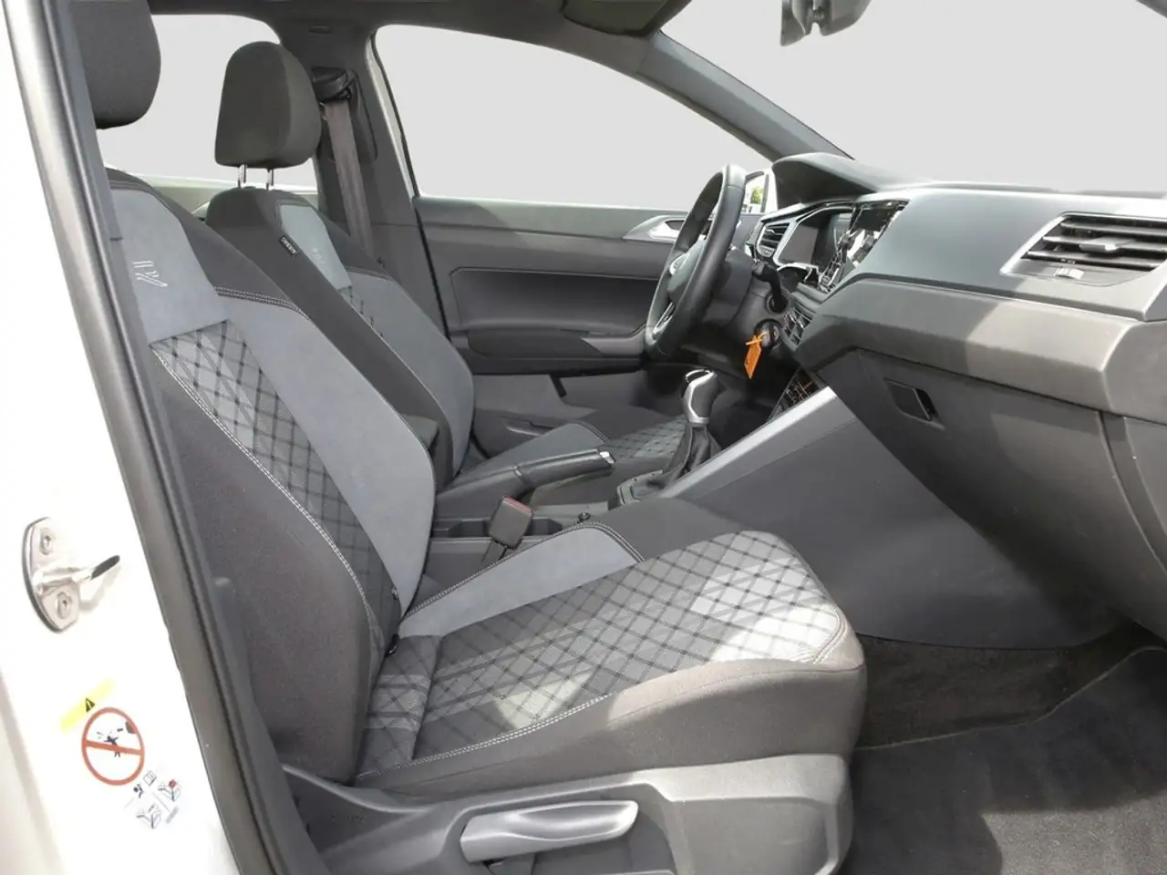 Volkswagen Polo VI 1.0 TSI R-Line 16" Matrix LED AppConnect — Vehicle gallery 8
