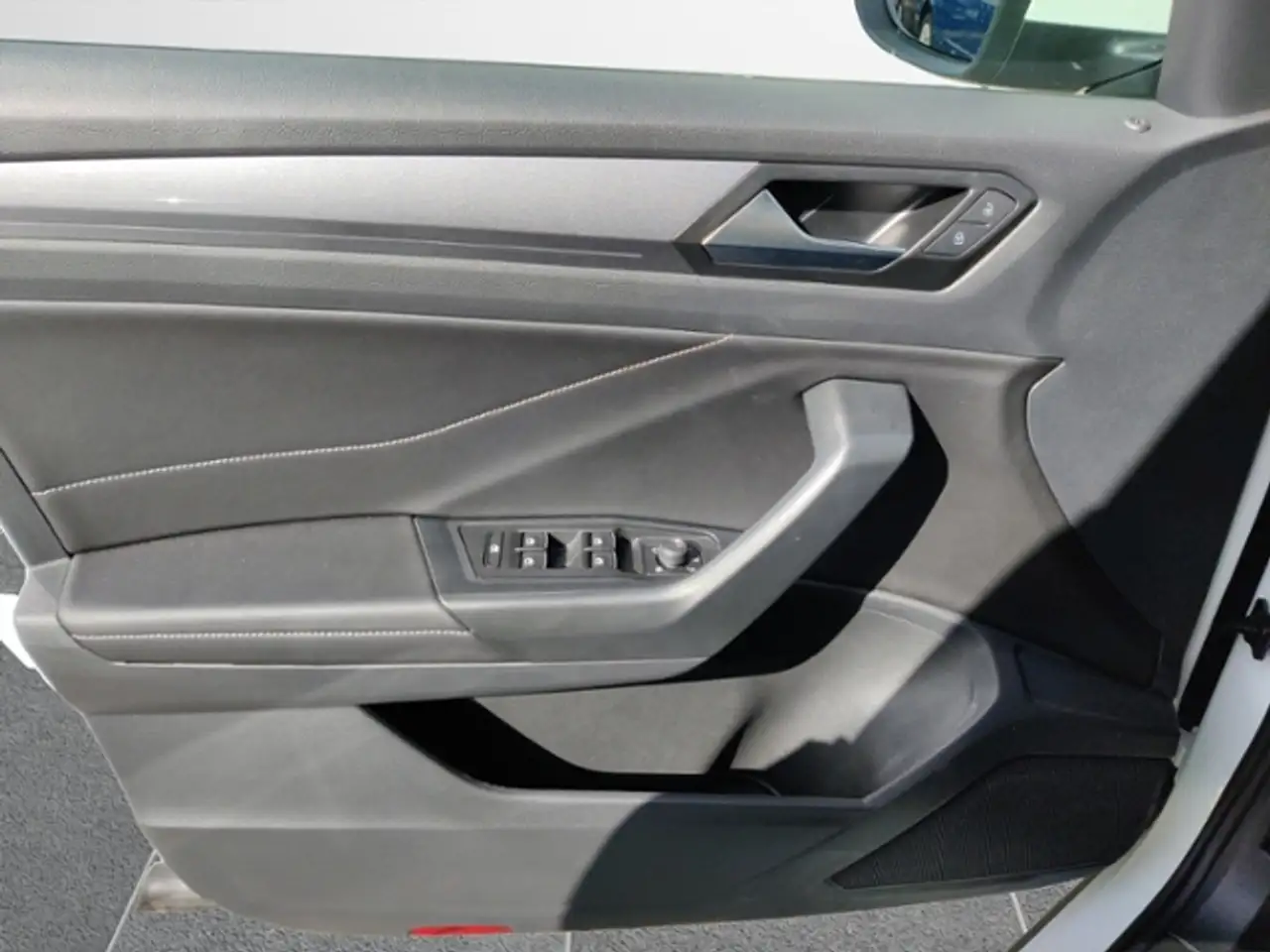 Volkswagen T-Roc 1.0+TSI+STYLE+KLIMA+LED PLUS+ACC+ — Galería del vehículo 16