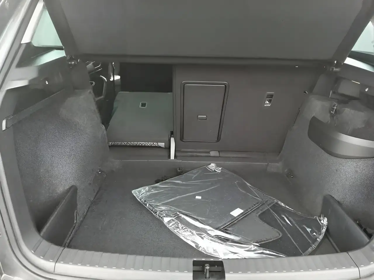 Skoda Karoq Style Plus 1.5TSI 150PS Navi ACC LED PDC Kamera 17" Alufelgen Fahrprofil Tempomat Sitzheizung Kessy Wireless Charging — Galerie du véhicule 15