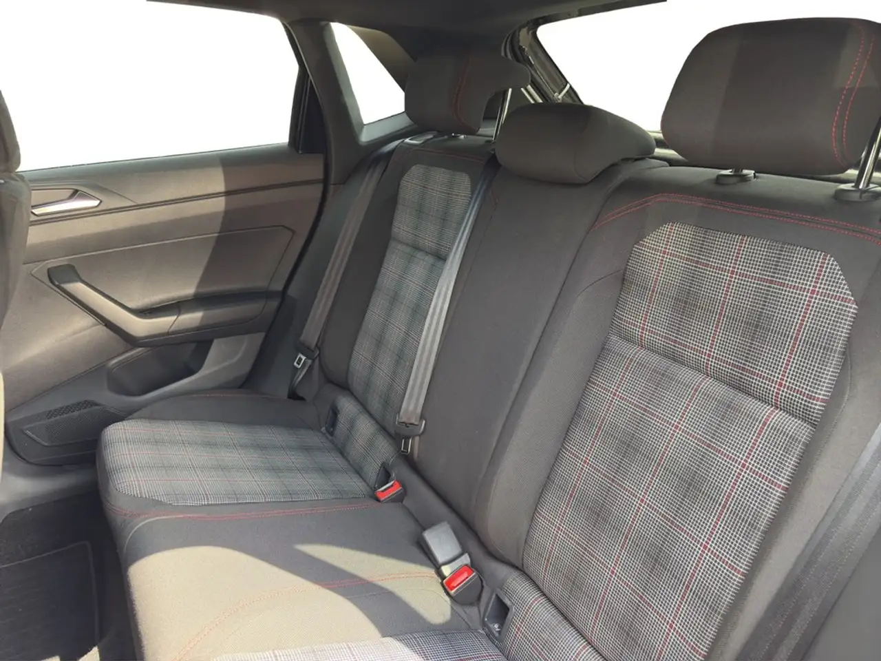 Volkswagen Polo 2.0 TSI DSG GTI DCC IQ-LIGHT*NAV*SHZ*ACC*PDC*KA... — معرض صور السيارة 20