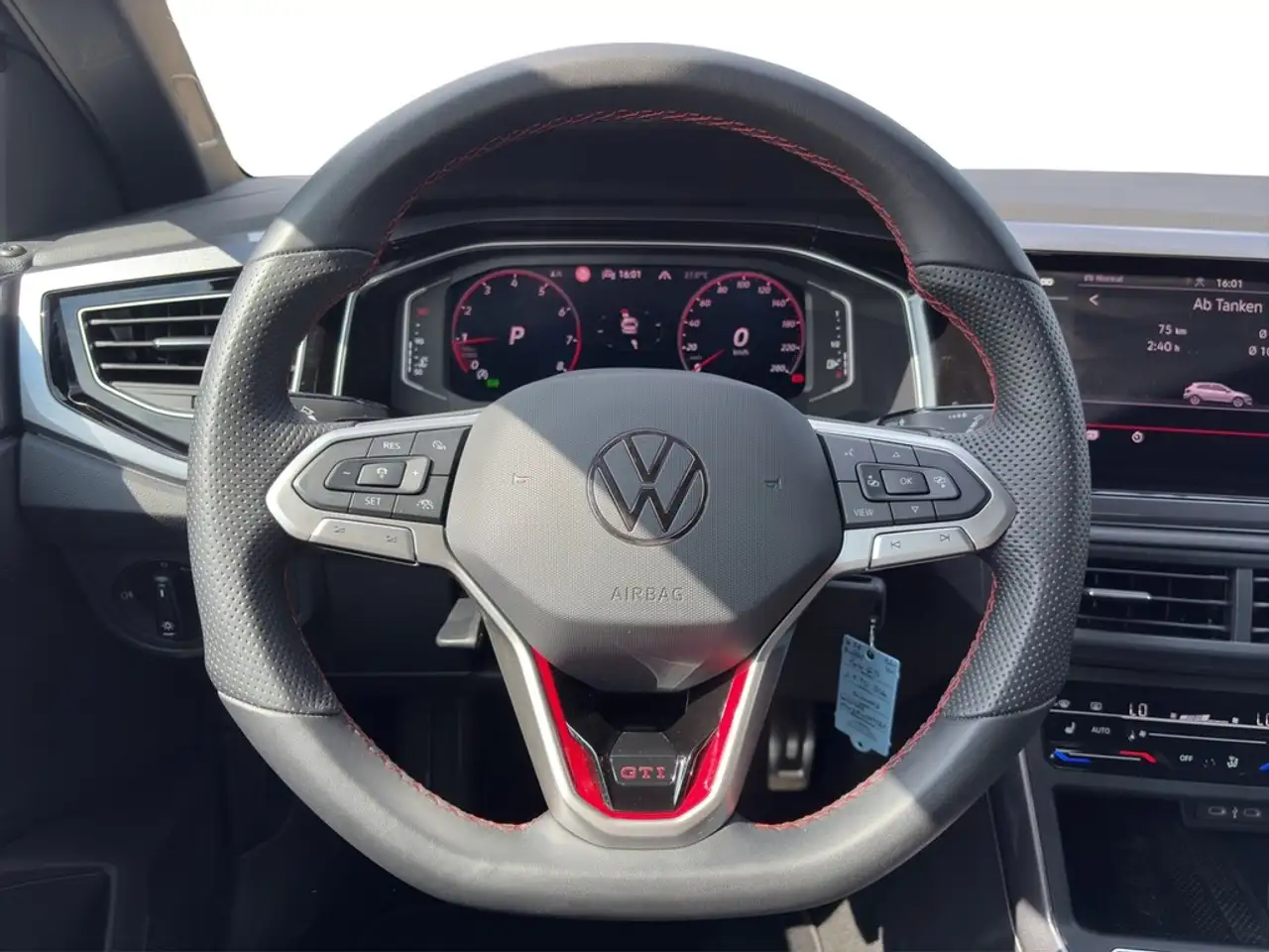 Volkswagen Polo 2.0 TSI DSG GTI DCC IQ-LIGHT*NAV*SHZ*ACC*PDC*KA... — معرض صور السيارة 16