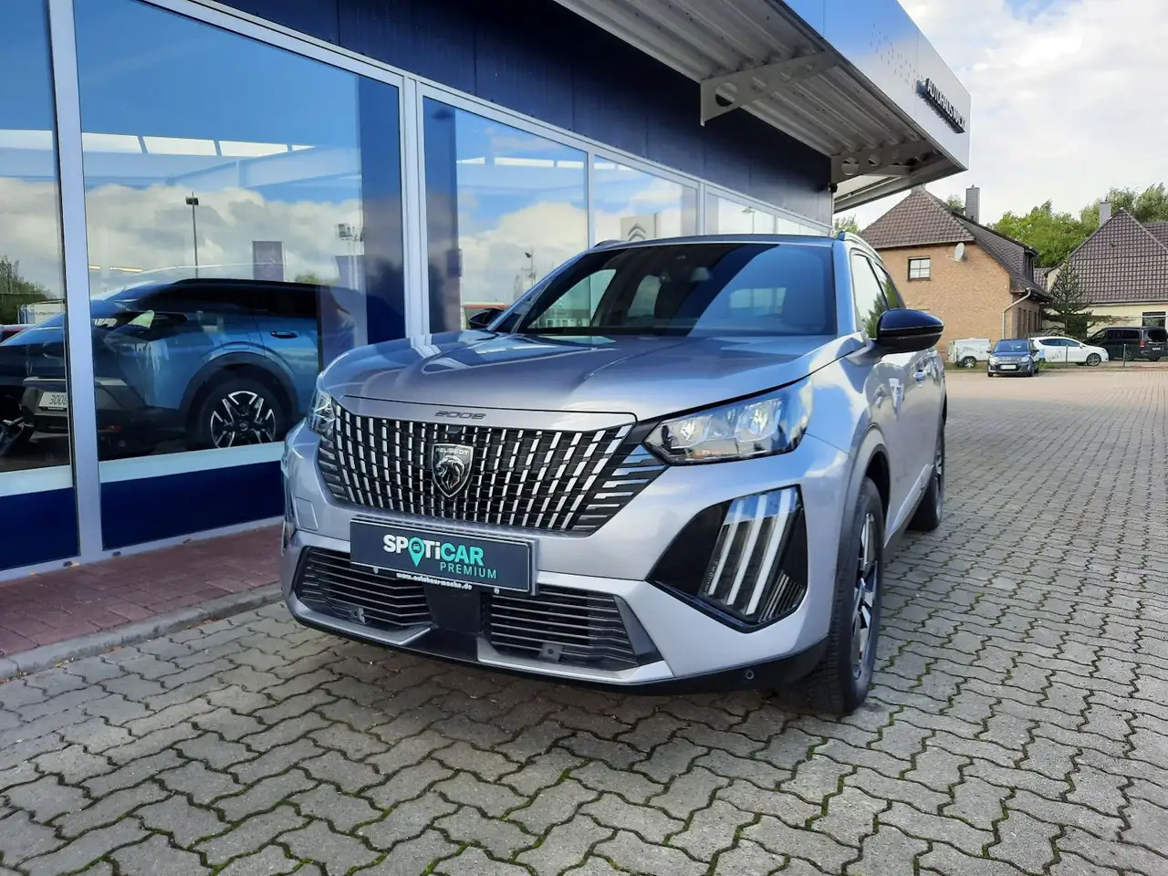Peugeot 2008 Allure EAT8 SH NAVI ACC 360° KAM GJR — Galerie du véhicule 2