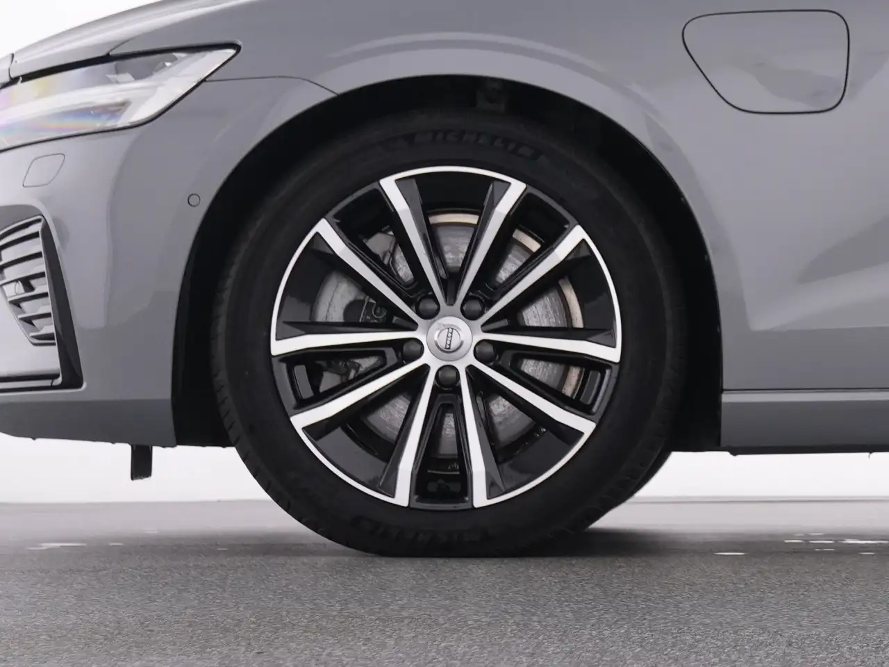 Volvo V60 T8 Recharge Plus Dark+HKSOUND+WINTERPAK+ — معرض صور السيارة 21