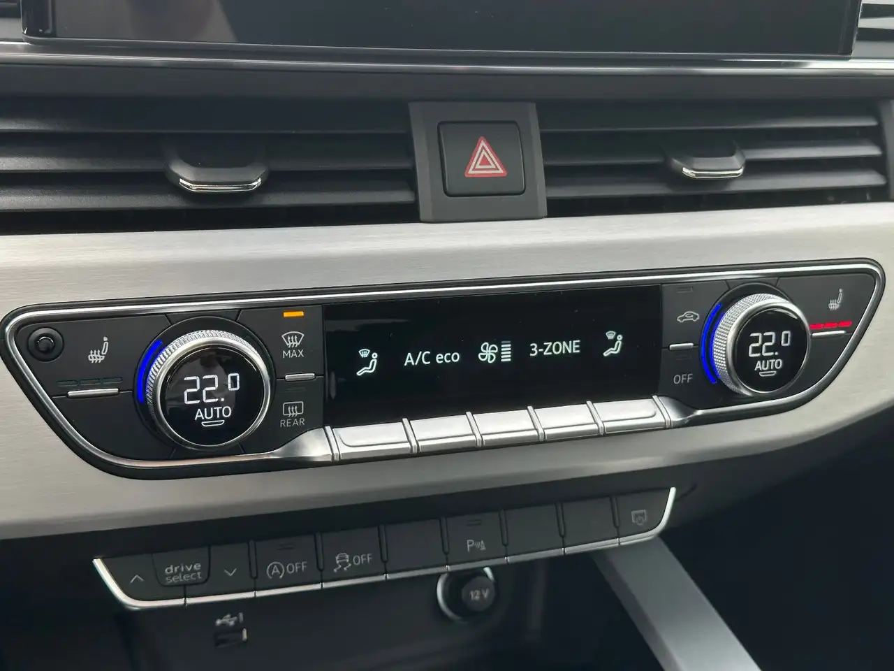 Audi A4 Avant 40 TFSI S tr. qu. S LINE+AHZV+MATRIX — معرض صور السيارة 20