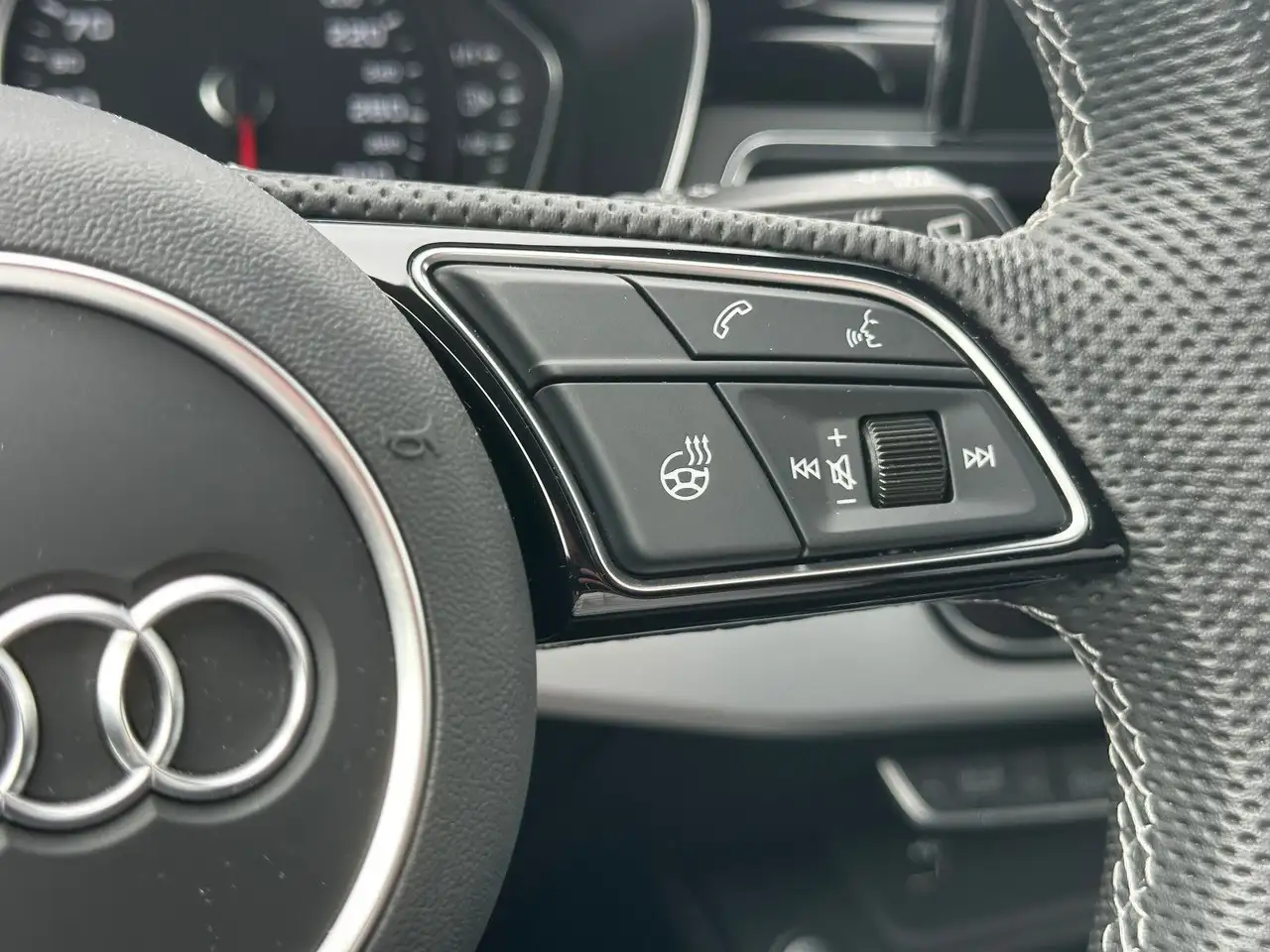 Audi A4 Avant 40 TFSI S tr. qu. S LINE+AHZV+MATRIX — معرض صور السيارة 15