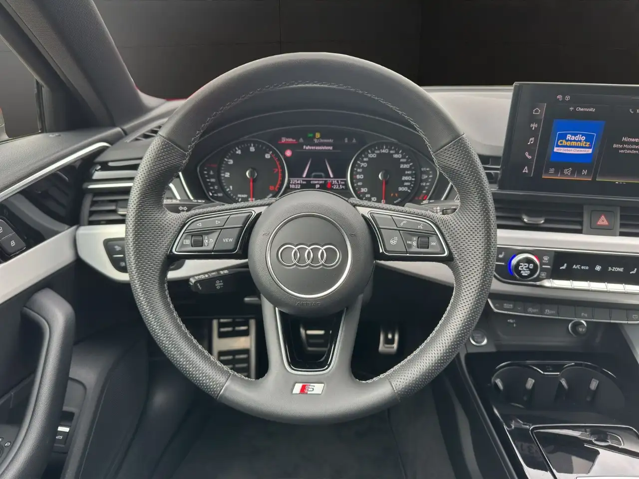 Audi A4 Avant 40 TFSI S tr. qu. S LINE+AHZV+MATRIX — معرض صور السيارة 14
