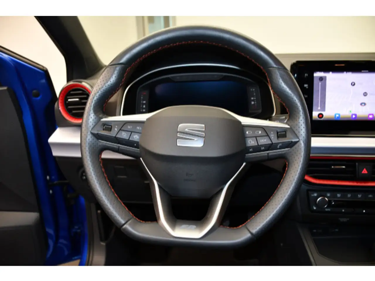 SEAT Ibiza 1.0 TSI FR LED/Navi/Rückfahrkam — Galería del vehículo 5