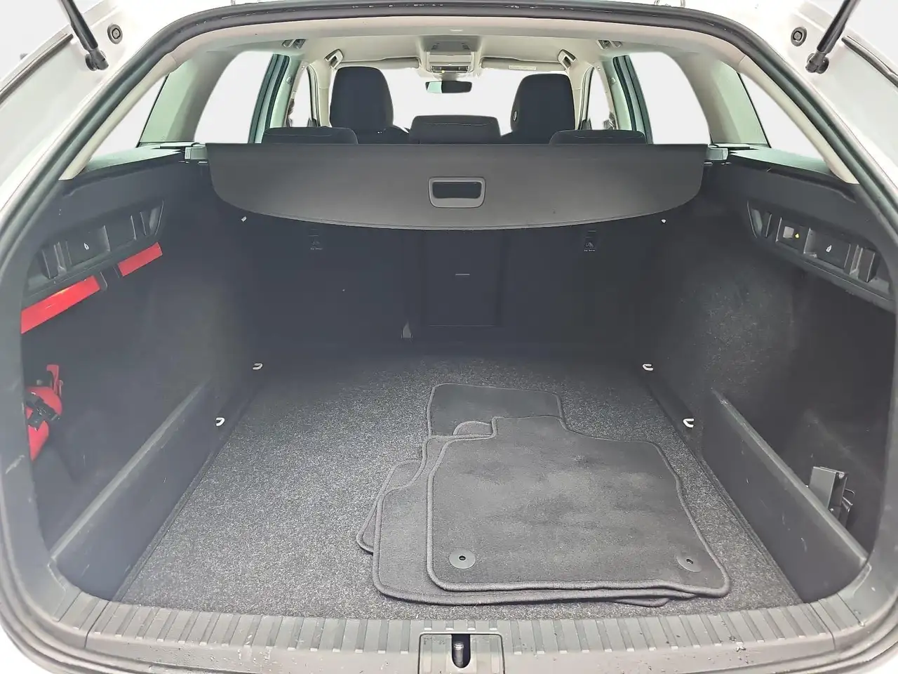 Skoda Octavia OCTAVIA COMBI 1.0 TSI AMBITION NAVI LED PDC — معرض صور السيارة 15