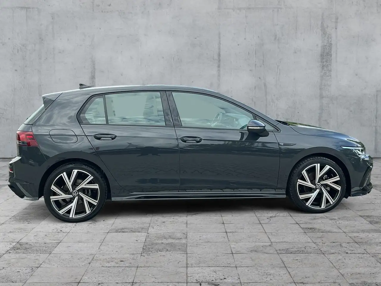 Volkswagen Golf VIII 1.5eTSI DSG R-LINE LED+NAV+ACC+SHZ+RFK — Vehicle gallery 7