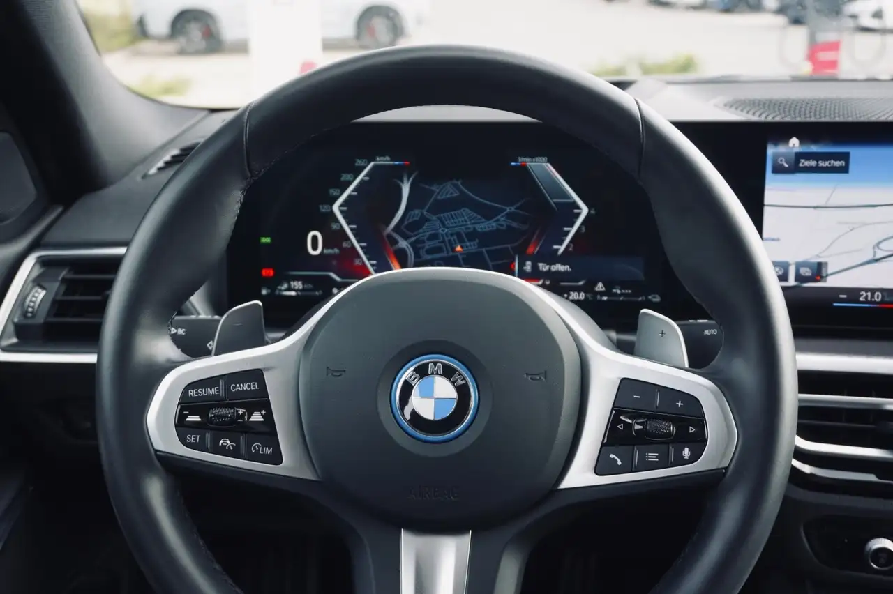 BMW 330 e xDrive Limousine M Sport StHz+StKlima+Navi — Vehicle gallery 15