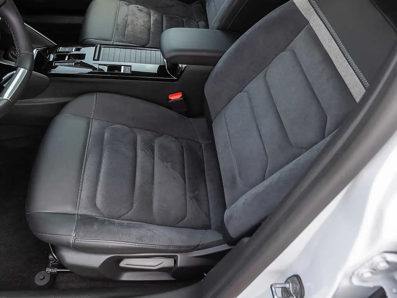 Citroen C4 PureTech 130 EAT8 MAX Techno-Paket — Galerie du véhicule 8