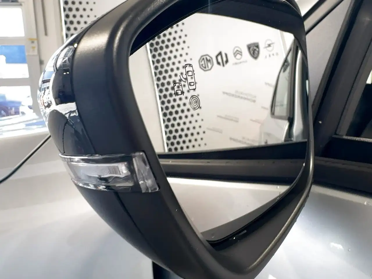 Opel Corsa F Lenk-/Sitzheizung+16'' Alu+Parkpilot v+h — Galería del vehículo 10