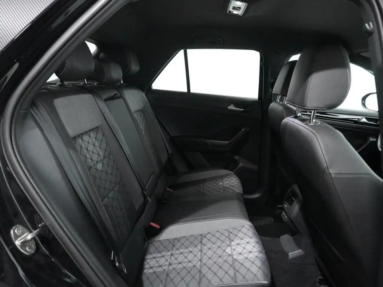 Volkswagen T-Roc 1.5 TSI R-Line kW DSG7 110KW — Vehicle gallery 6
