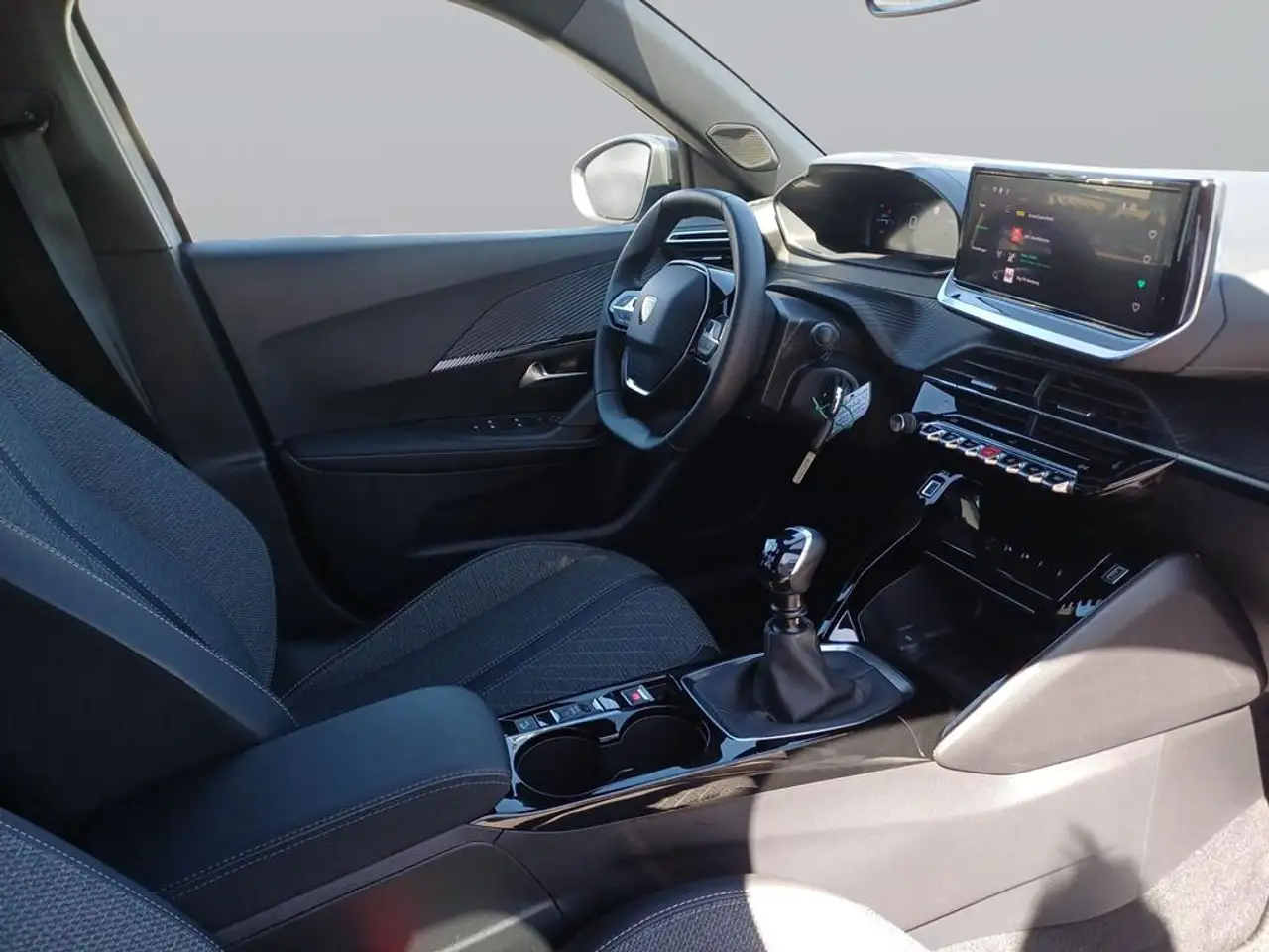 Peugeot 2008 Neuer 2008 Allure PureTech 100 — Vehicle gallery 11