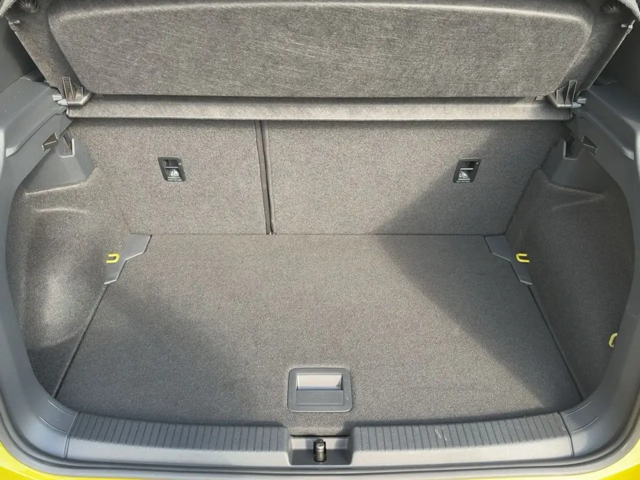 Volkswagen T-Cross 1.0 TSI DSG R-Line Navi LED-Matrix Kamer — Galería del vehículo 8