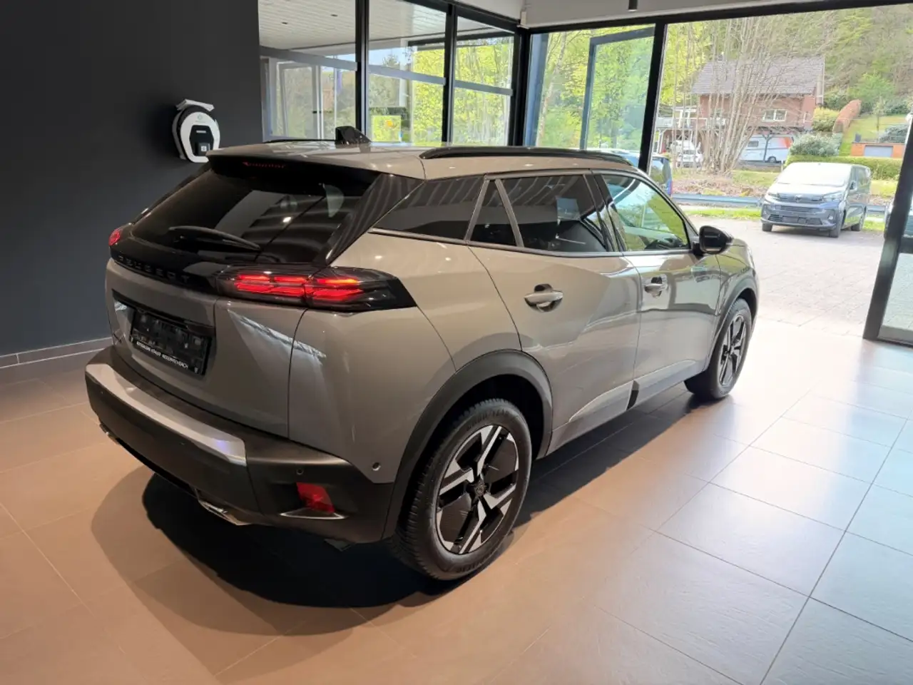 Peugeot 2008 Allure 1.2 Navi DAB LED 360 Kamera SHZ PDC — Vehicle gallery 3