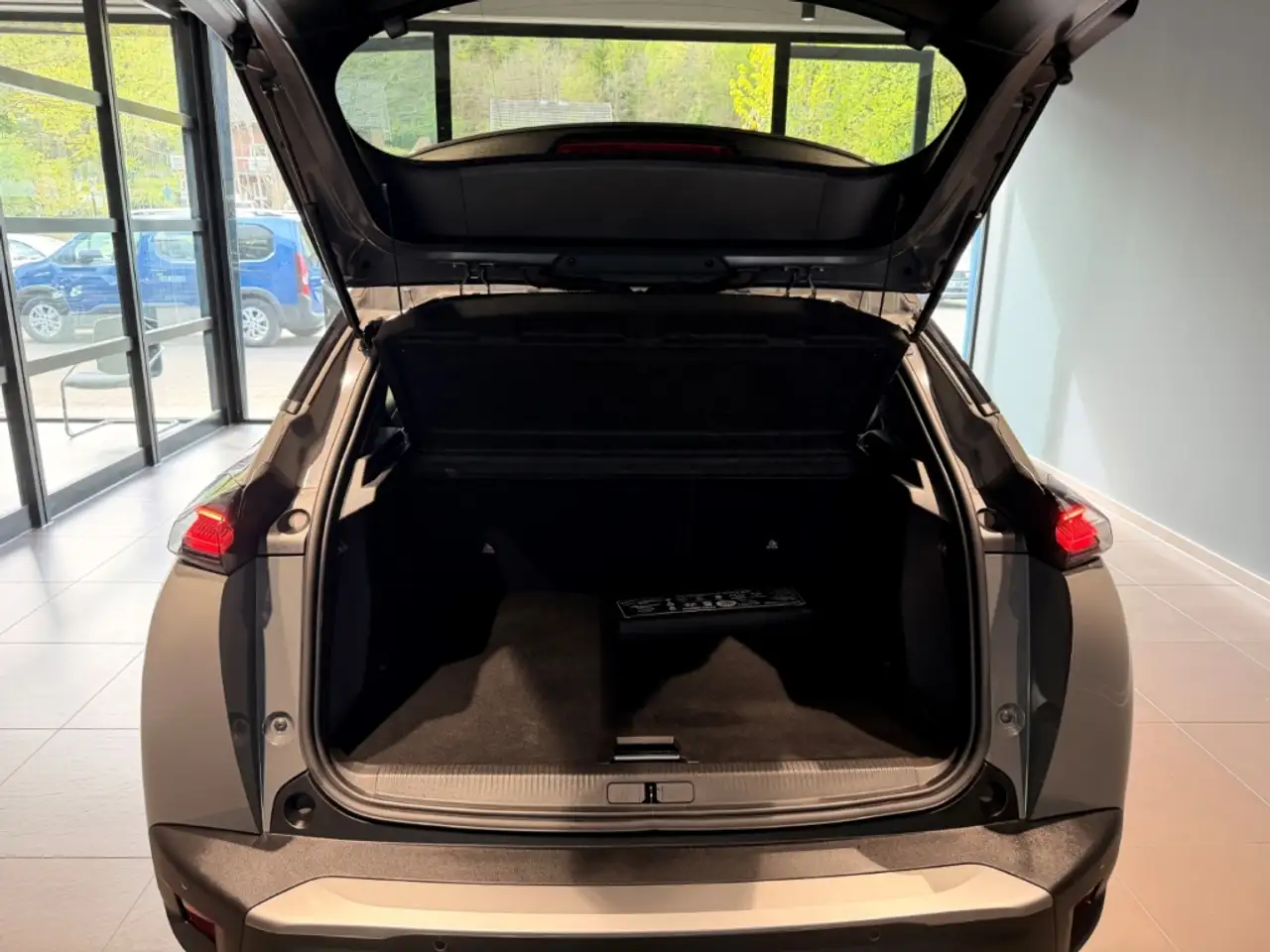 Peugeot 2008 Allure 1.2 Navi DAB LED 360 Kamera SHZ PDC — Vehicle gallery 4