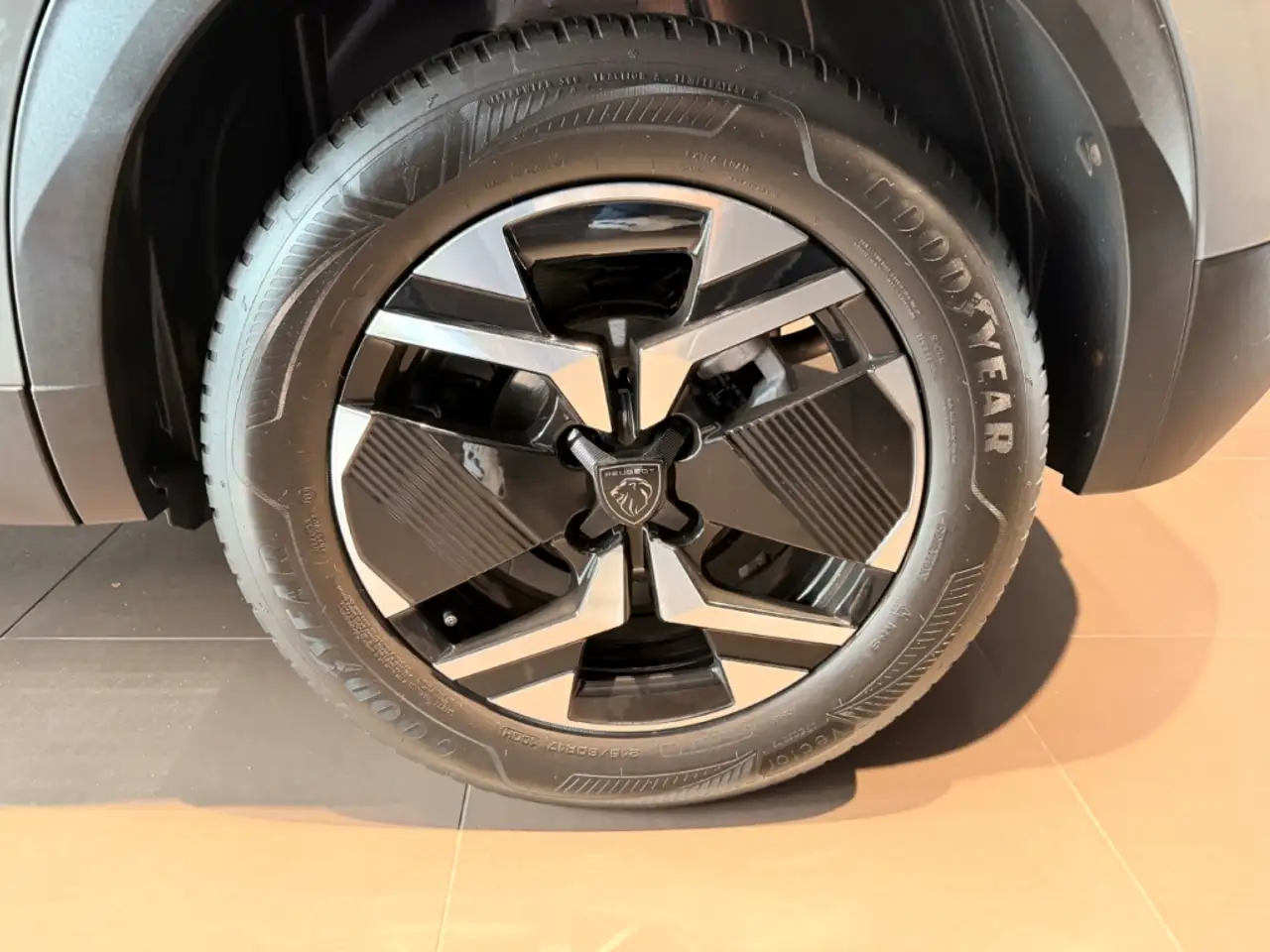 Peugeot 2008 Allure 1.2 Navi DAB LED 360 Kamera SHZ PDC — Vehicle gallery 8