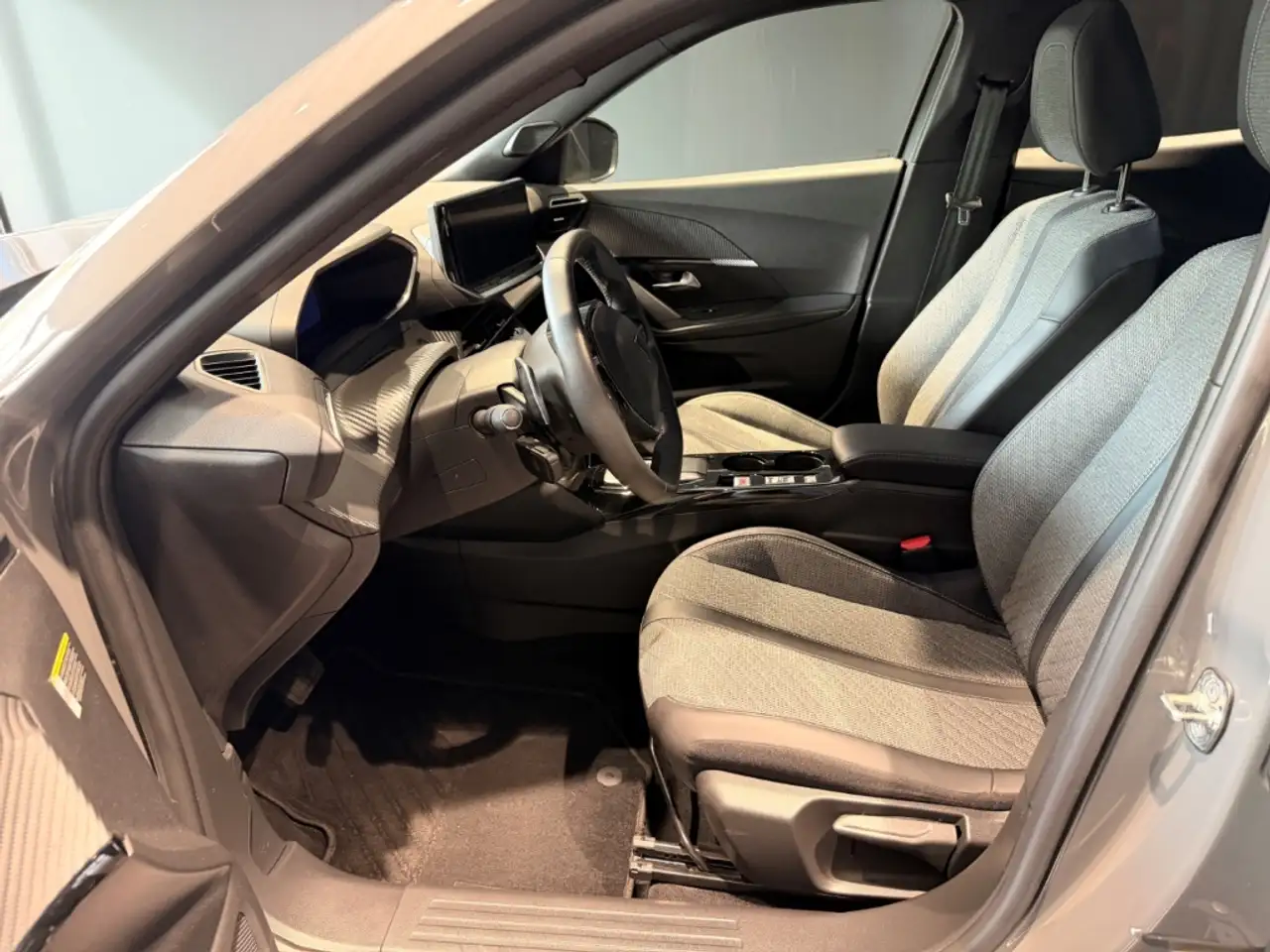 Peugeot 2008 Allure 1.2 Navi DAB LED 360 Kamera SHZ PDC — Vehicle gallery 7