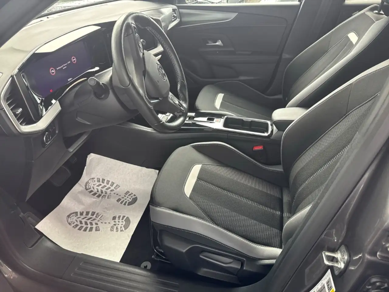 Opel Mokka Black. Automatik 96 kW (130PS) Digitales Cockpit — Galerie du véhicule 4
