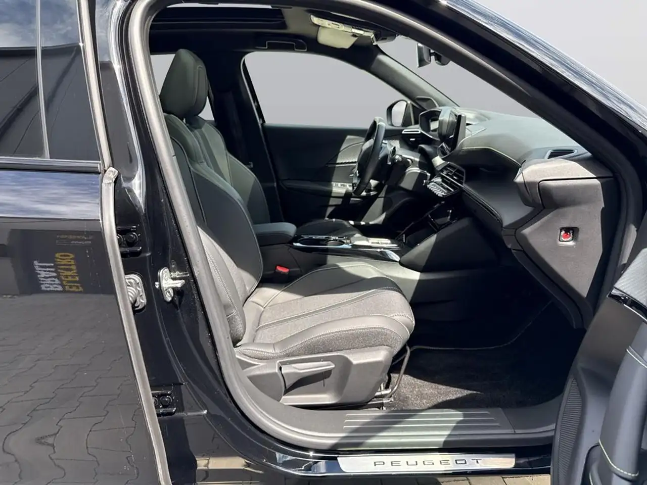 Peugeot 2008 Neuer 2008 GT PureTech 130 EAT8 — Galerie du véhicule 13