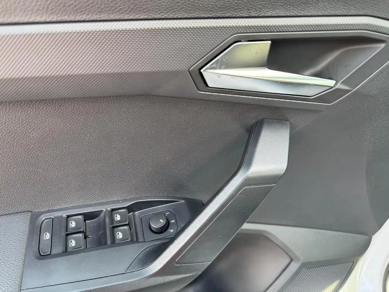 SEAT Arona 1.0 TSI *DSG*STYLE*PDCHI*DAB*TEMPOMAT*FRON — معرض صور السيارة 21