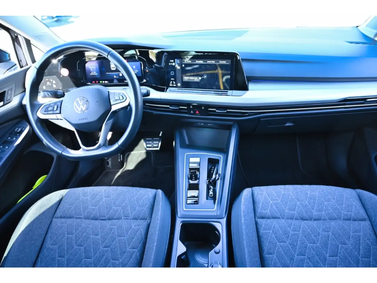 Volkswagen Golf VIII 1.0 eTSI Move Navi LED ACC Apple CarP. — Galería del vehículo 19
