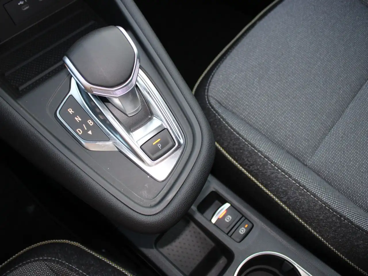 Mitsubishi ASX 1.6 Hybrid Intro Ed. Navi LED Lenkradh. 18" — Galerie du véhicule 17