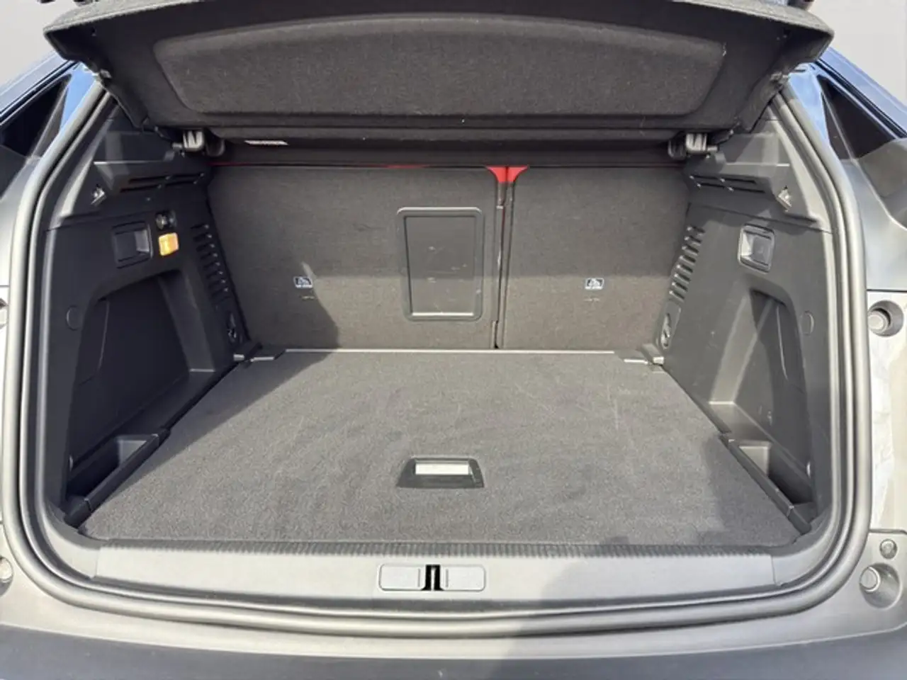 Peugeot 3008 GT HYBRID 136 e-DSC6 SCHIEBEDACH LED LEDER PDC ... — Galerie du véhicule 16