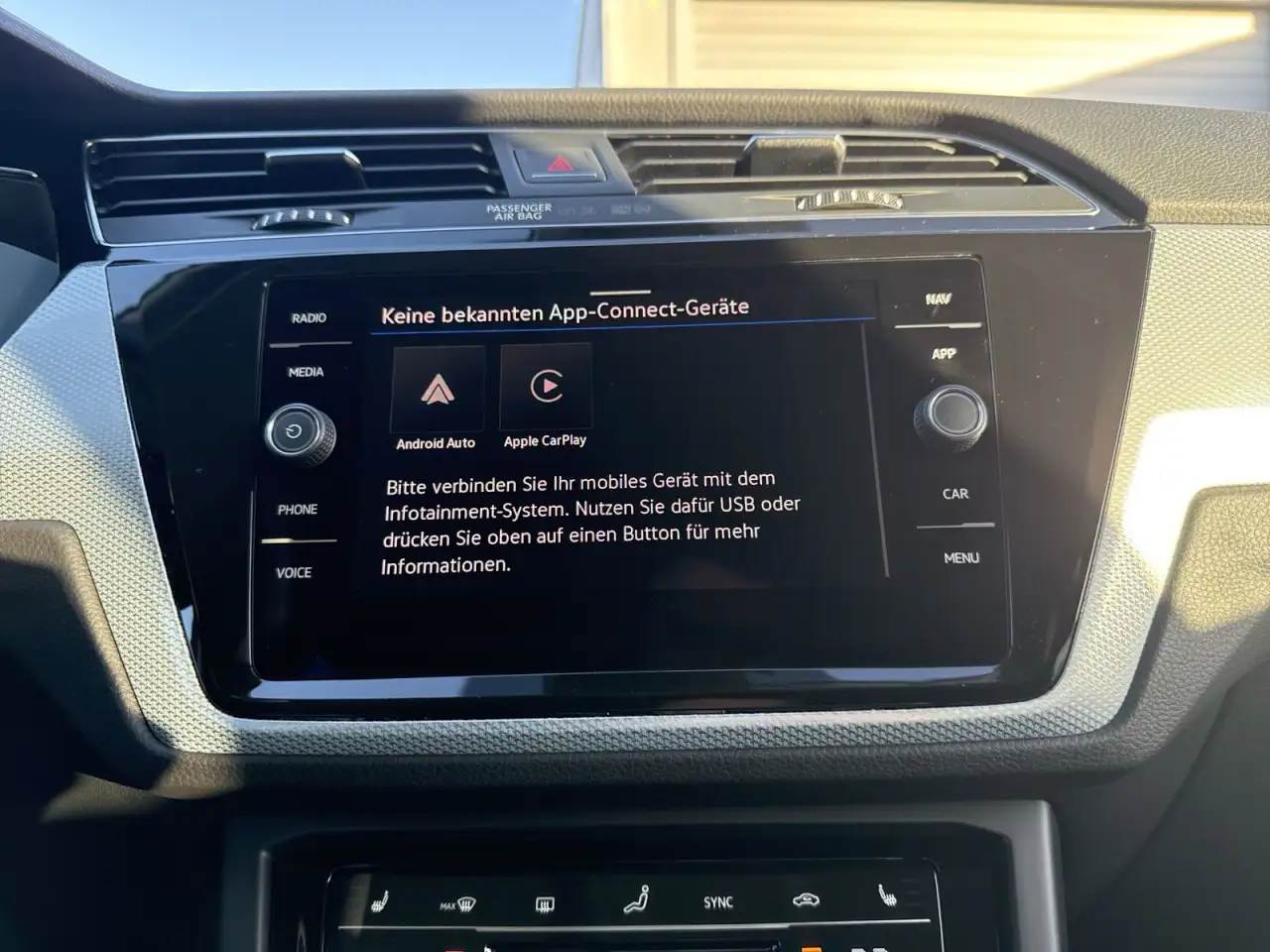 Volkswagen Touran Goal 1.5 TSI DSG AHK KAM ACC APP Klima — معرض صور السيارة 25
