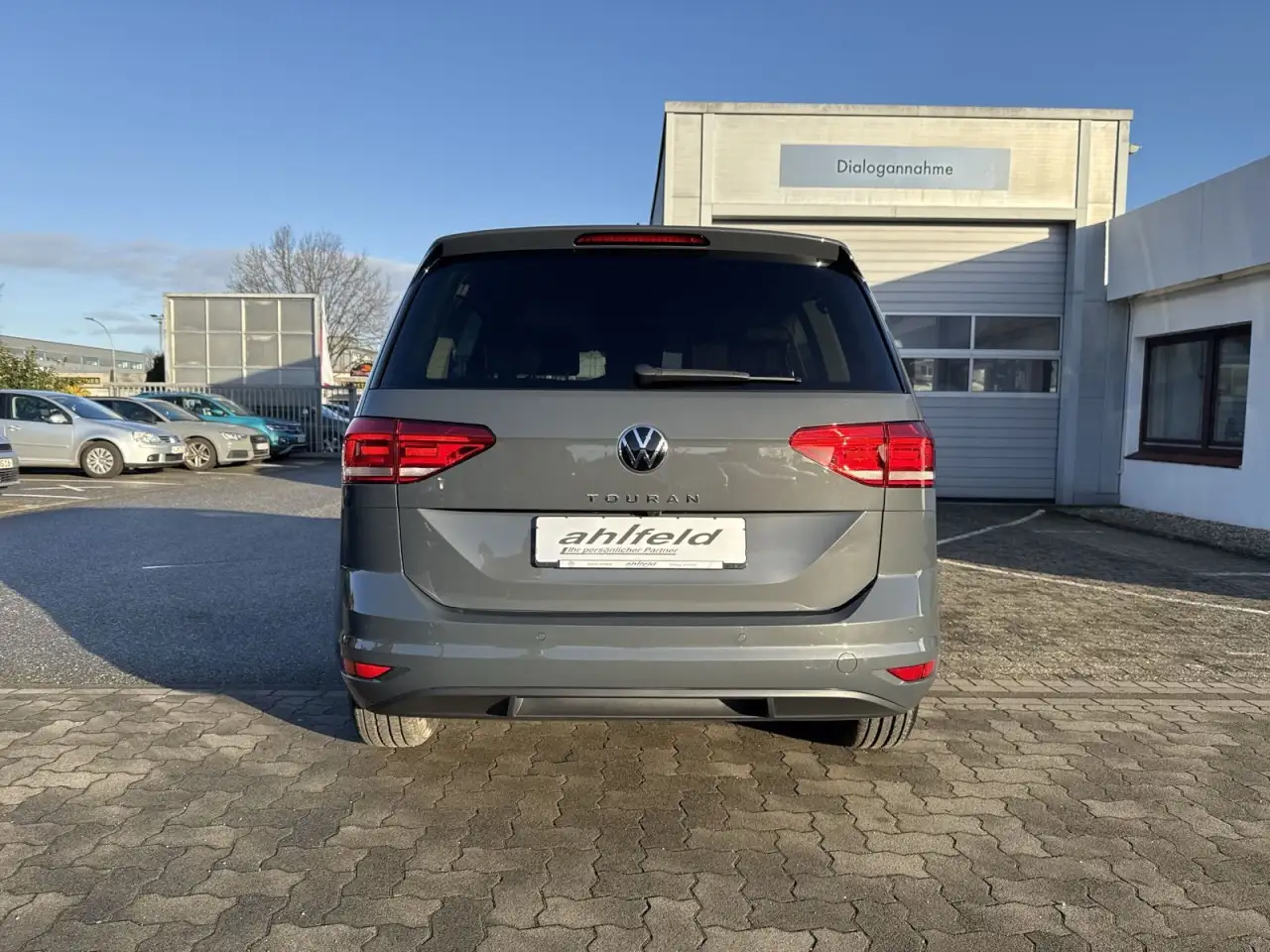 Volkswagen Touran Goal 1.5 TSI DSG AHK KAM ACC APP Klima — معرض صور السيارة 4