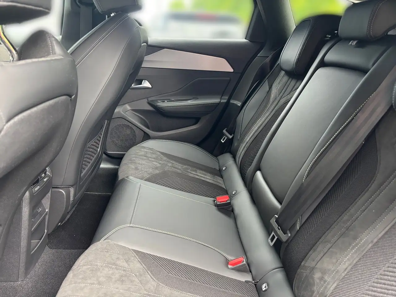 Peugeot 308 SW 1.2 PureTech 130 GT ACC KeyLess LED Navi — Vehicle gallery 8