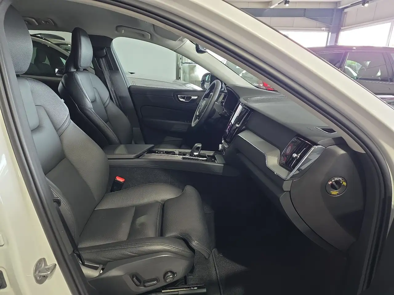 Volvo XC60 B4 Plus Dark ACC BLIS 360° 21Zoll H/K LED — Vehicle gallery 11