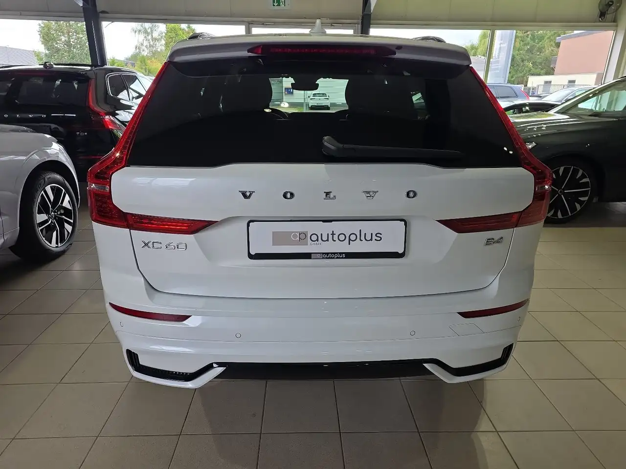 Volvo XC60 B4 Plus Dark ACC BLIS 360° 21Zoll H/K LED — Vehicle gallery 8