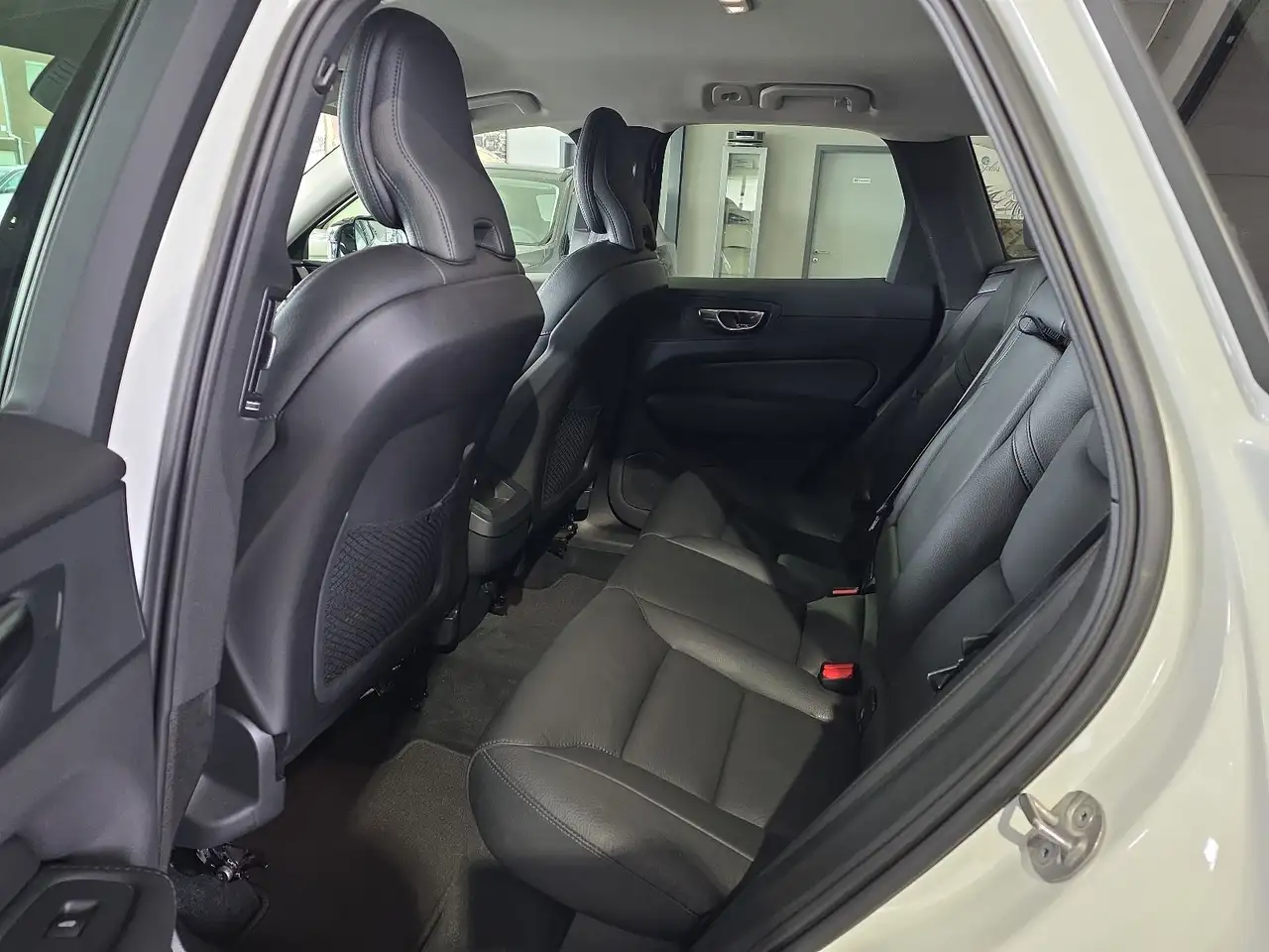Volvo XC60 B4 Plus Dark ACC BLIS 360° 21Zoll H/K LED — Vehicle gallery 16
