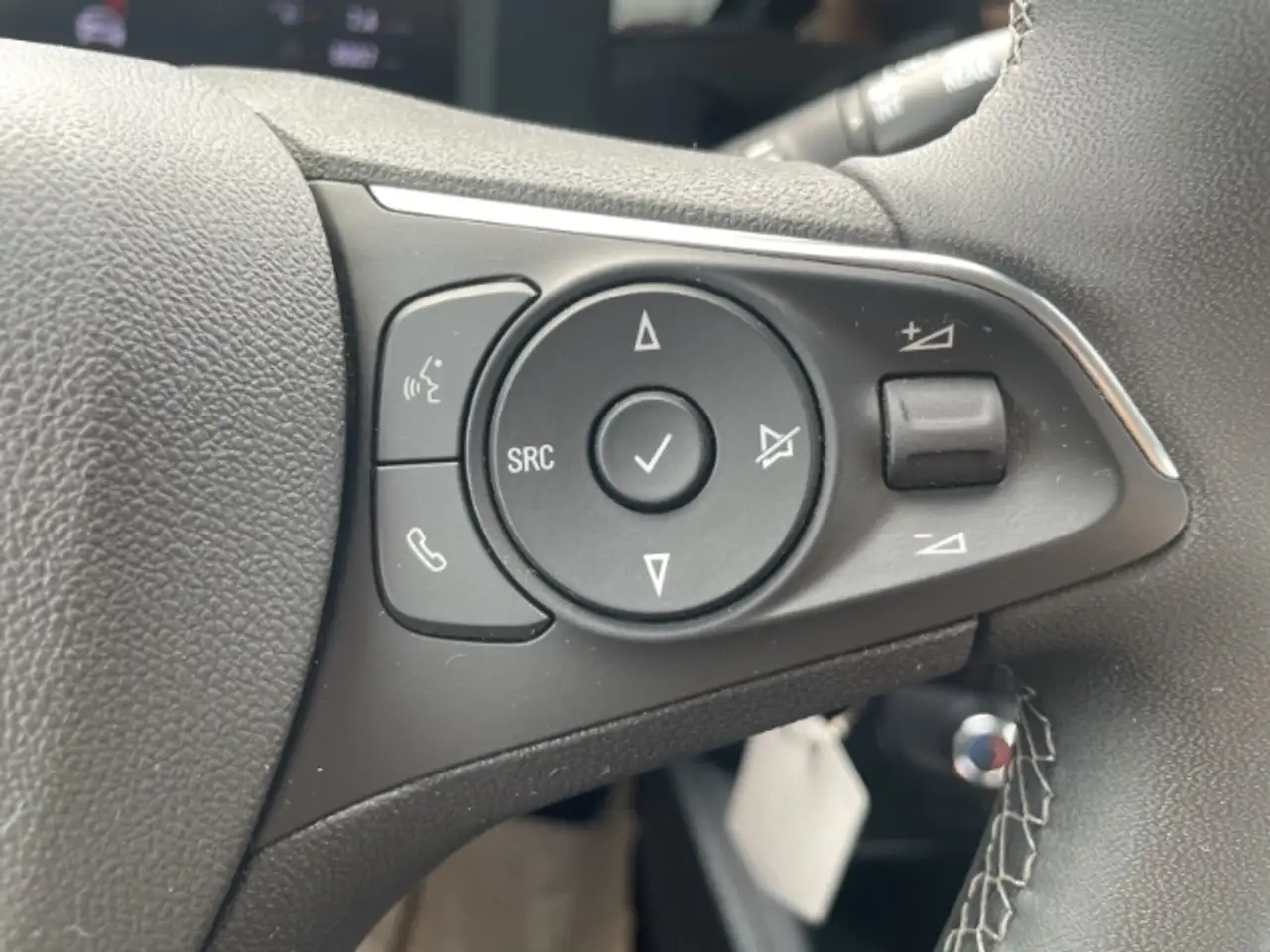 Opel Mokka Elegance 1.2 Turbo LED - Apple CarPlay - Rückfahrk — Galería del vehículo 23