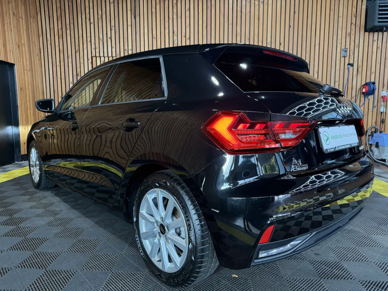 Audi A1 Sportback 30 TFSI Aut. *Navi*Virtual*Kam*LED — Vehicle gallery 5