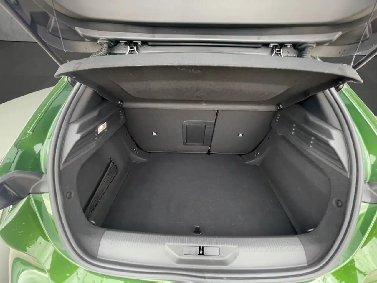 Peugeot 308 Allure PT 130 EAT8 Navi LED ACC 360 Kamera Apple C — Galería del vehículo 7